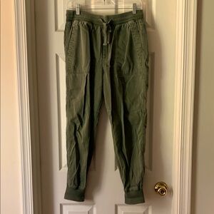 GAP Womens Olive Cargo Khakis